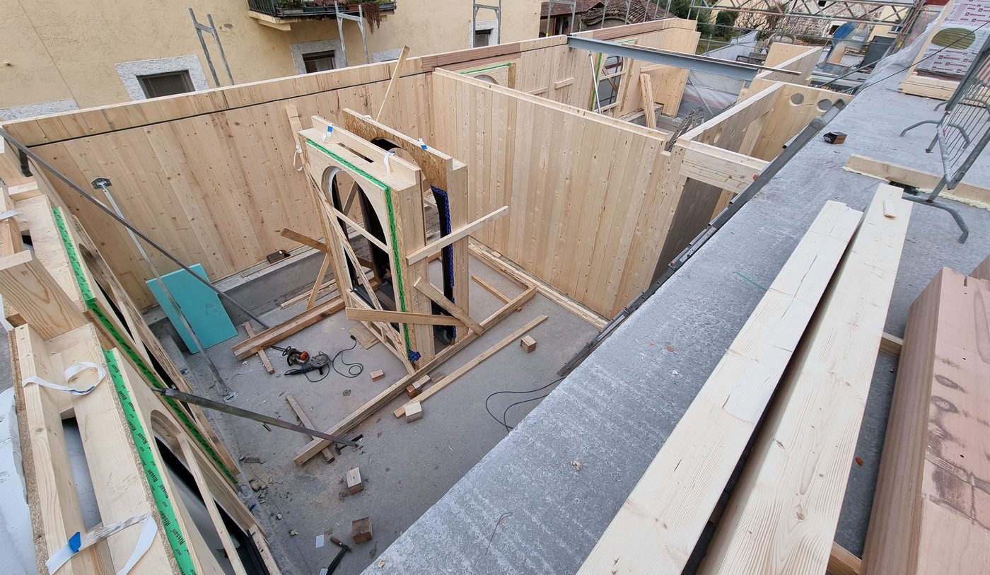 Die Baustelle: die Massivholzwände