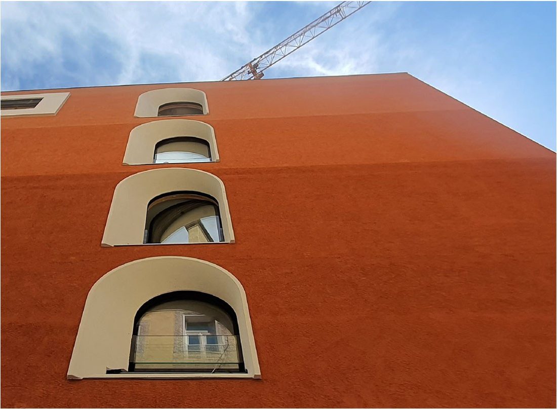 Le finestre viste dal basso