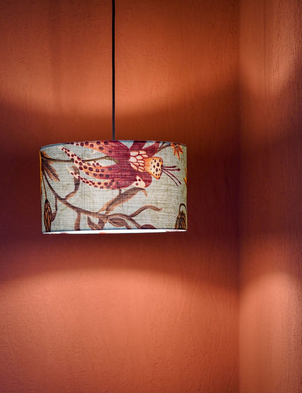 Un interno, tra luce e colore