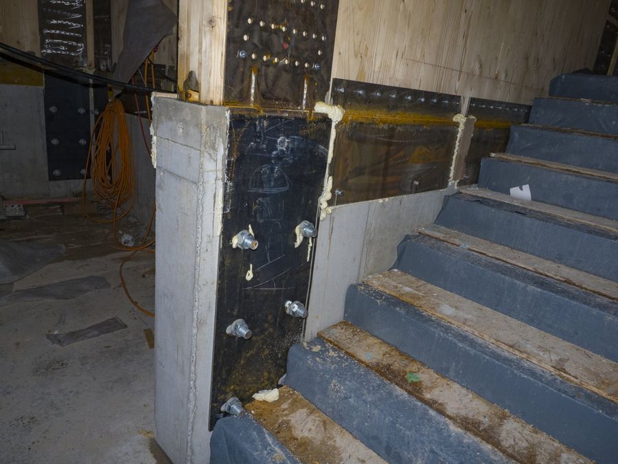 La scala dentro il nucleo in legno