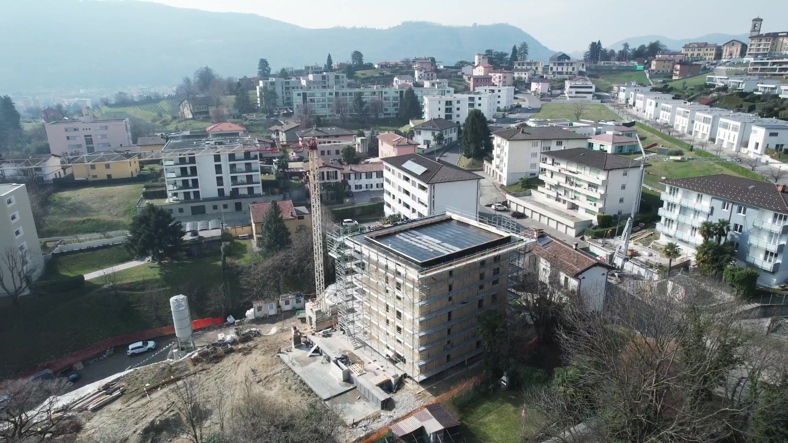 L'edificio nel paesaggio di Vacallo, dal drone