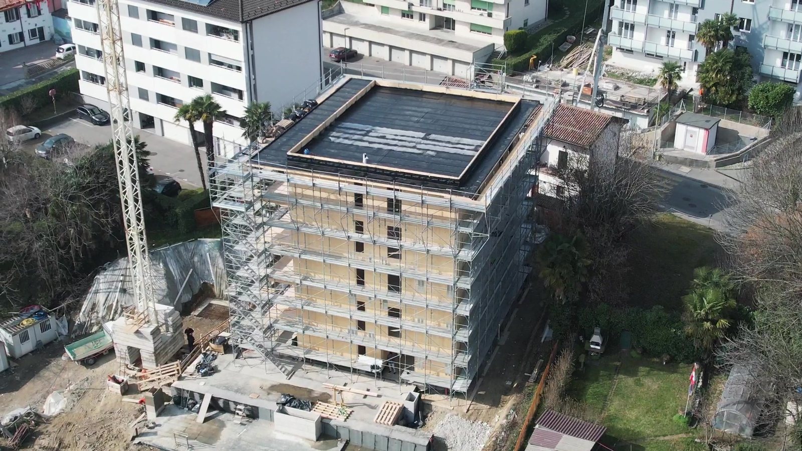 L'edificio di Vacallo dal drone, a struttura completata