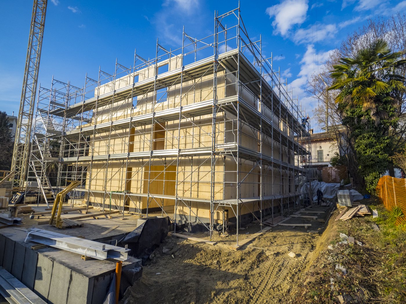 La struttura in legno con i ponteggi, a gennaio 2023